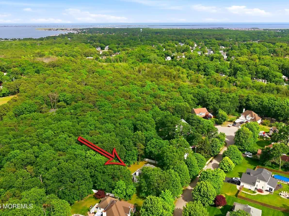 8 Country Woods Lane, Pine Beach, NJ 08741