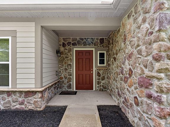 3rd image of 103 Colonial Woods Dr
