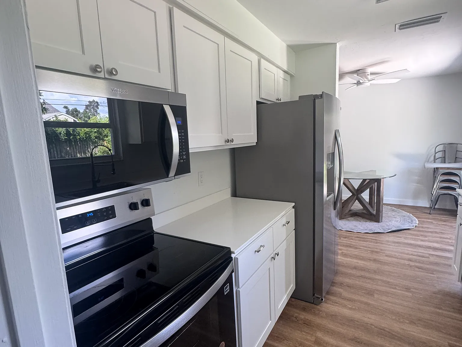 4 bed, 1402 sqft, $2,550 — Photo 2