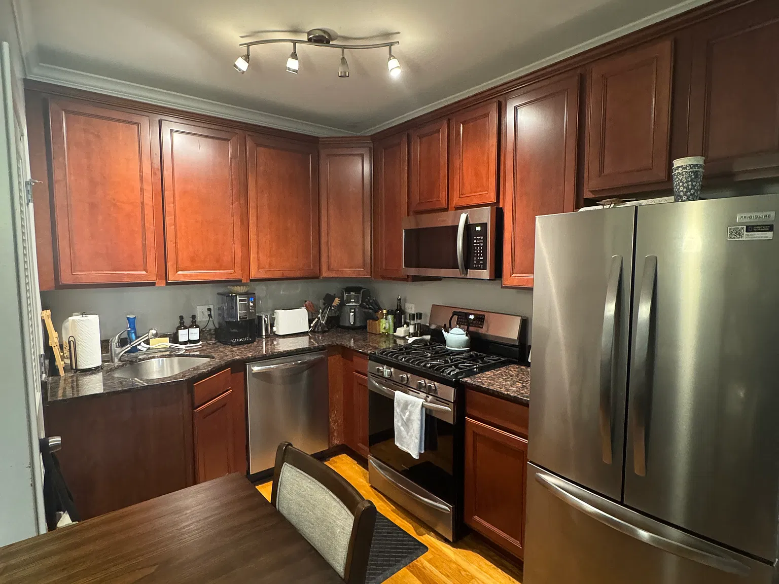 562 W Deming Pl — Photo 2