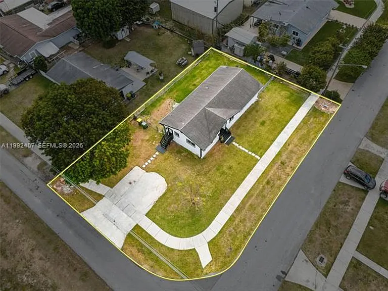 1867 NW 8th Ave — Photo 4