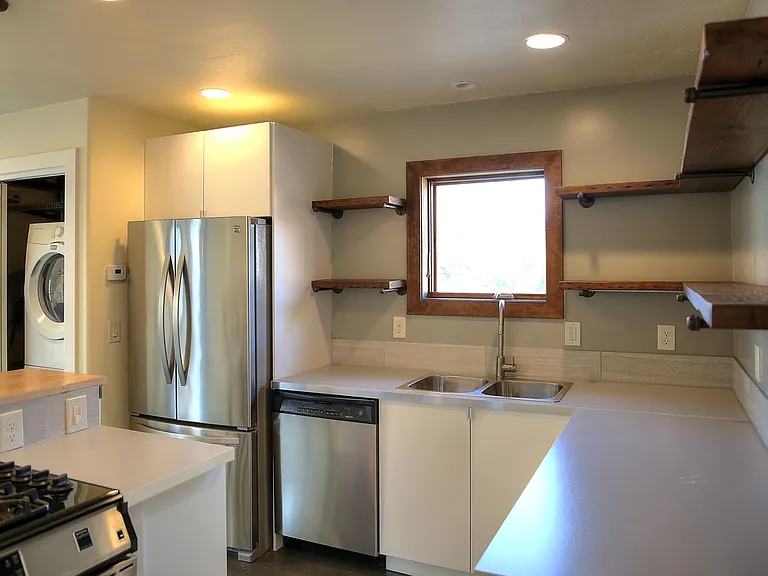 614 24th St #2 — Photo 7