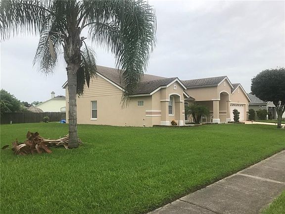 3rd image of 2610 Hawthorne Ln