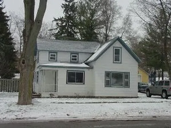 17 Howder St, Hillsdale, MI 49242