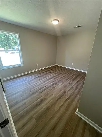 329 N King Ave — Photo 8