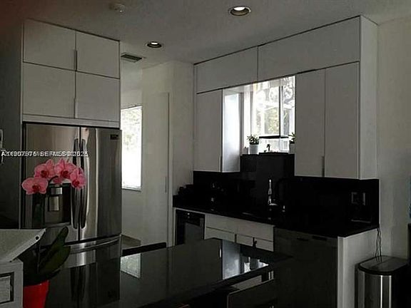 4th image of 1654 Salerno Cir #1654