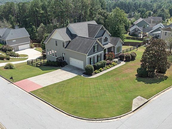 3rd image of 12 Memorial Ct