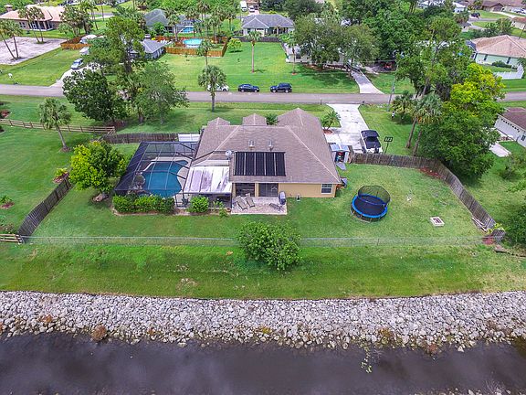 3rd image of 1924 SW Aaron Ln