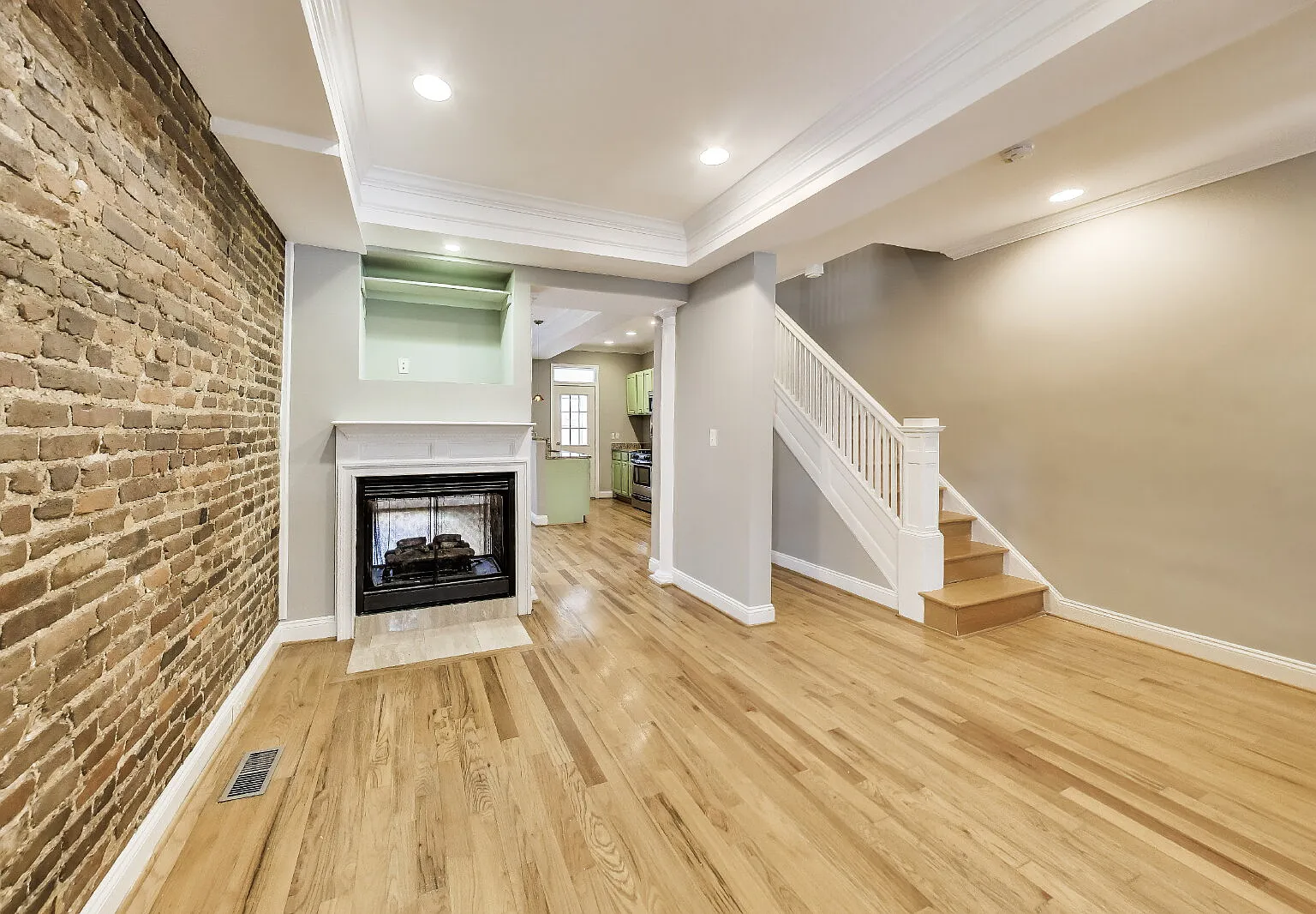 3 bed, 3.0 bath, 1800 sqft, $4,500 — Photo 4