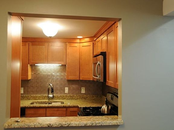 3rd image of 5634 N Winthrop Ave #G