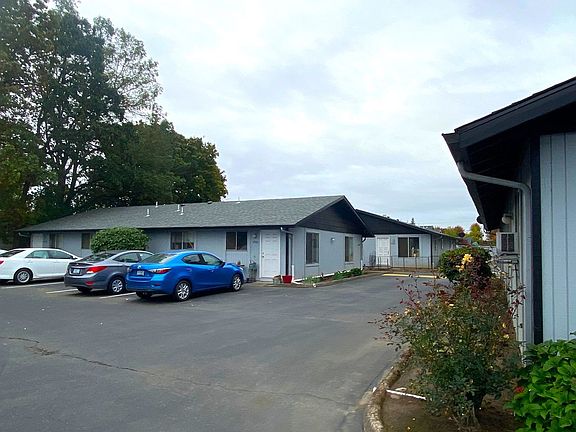 3rd image of 3522-3586 Anita Dr NE #3575