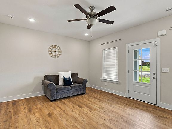 4th image of 934 Kalu Dr