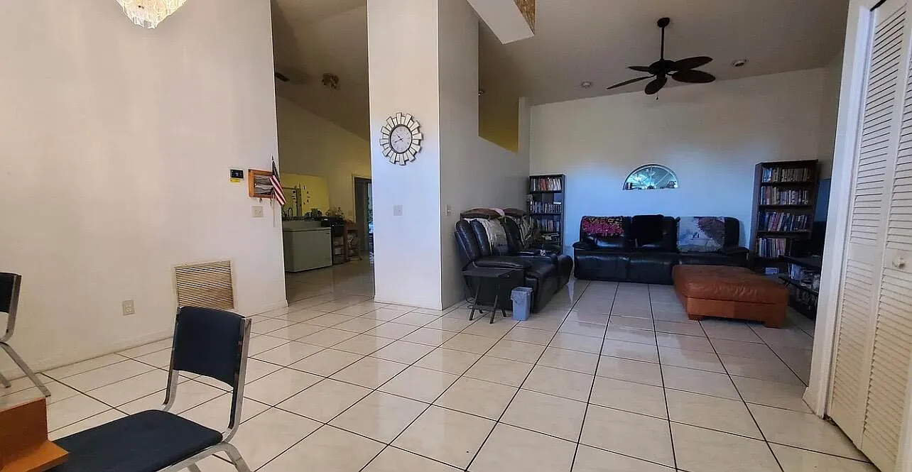 4 bed, 2.0 bath, 2388 sqft, $2,700 — Photo 3