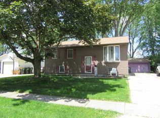 606 S Park Blvd, Streamwood, IL 60107