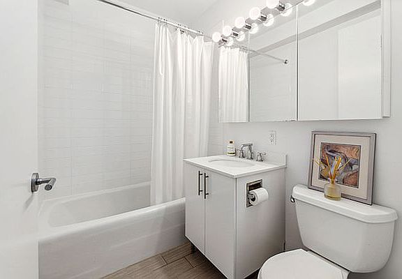 5th image of 4720 Center Blvd APT 325