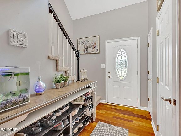 4th image of 831 Hemlock Cir