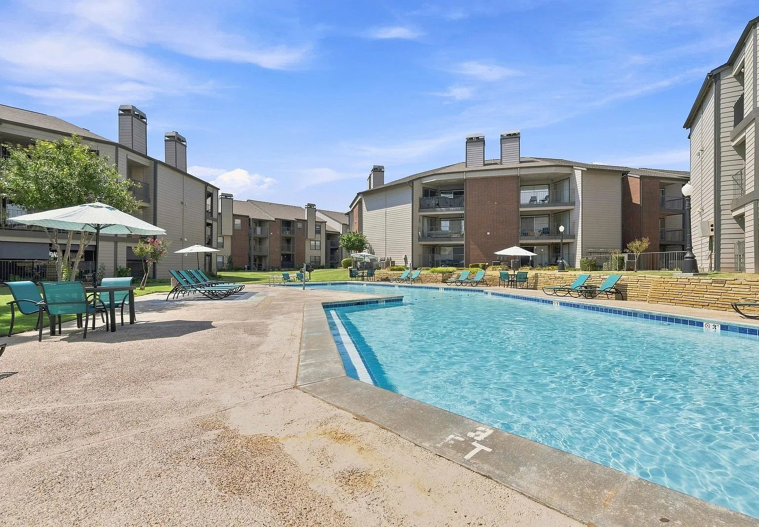 Hunter's Ridge Apts. — Photo 1