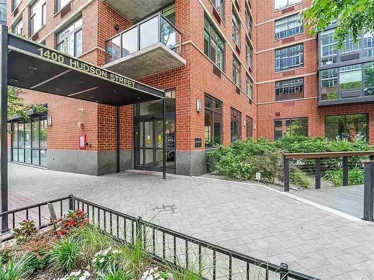 1400 Hudson St #514 — Photo 7