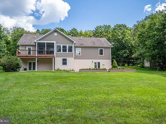 4th image of 137 Youngwood Ln