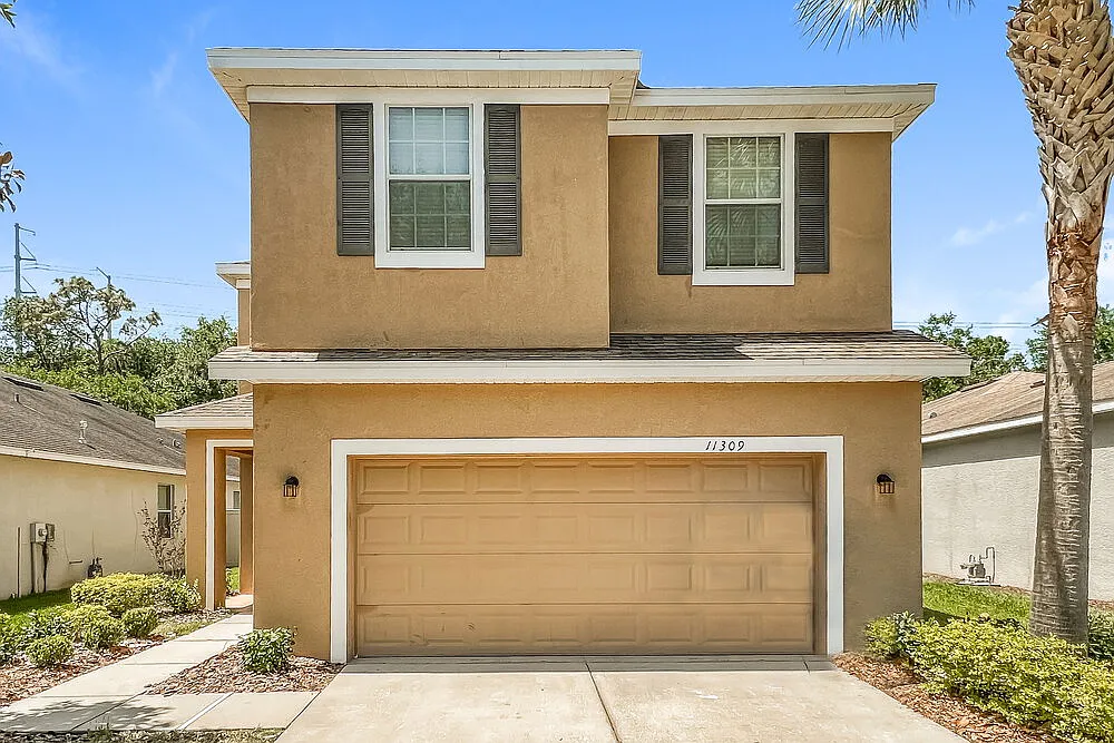 4 bed, 2.5 bath, 2492 sqft, $2,590 — Photo 1