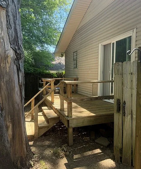 643 Howell St — Photo 17
