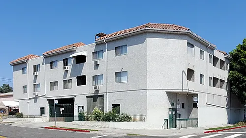 5101 Huntington Dr N Photo 1