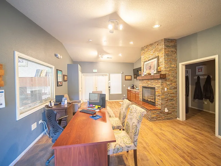 Blue River Apartments — Photo 6