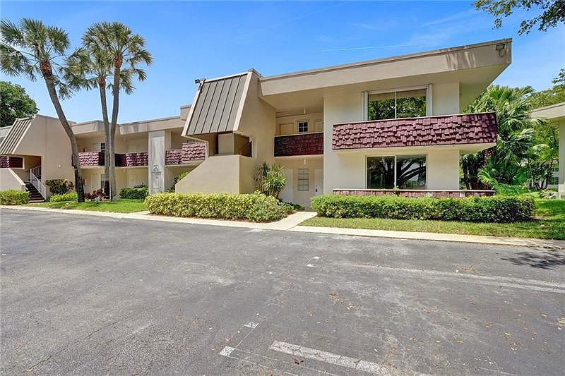1st image of 2601 S Palm Aire Dr APT 109