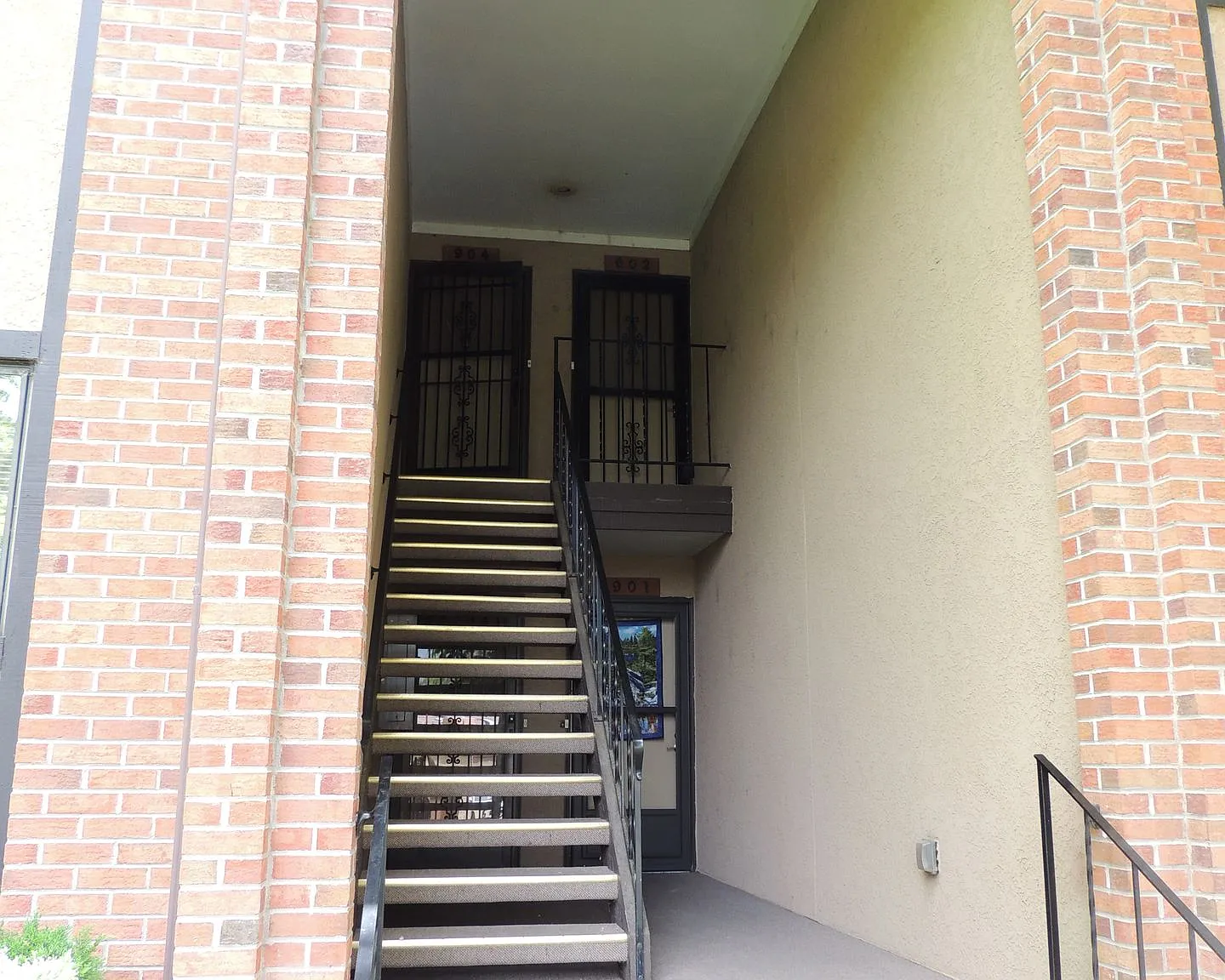 Upper level 2 bed 2 bath Condo — Photo 2