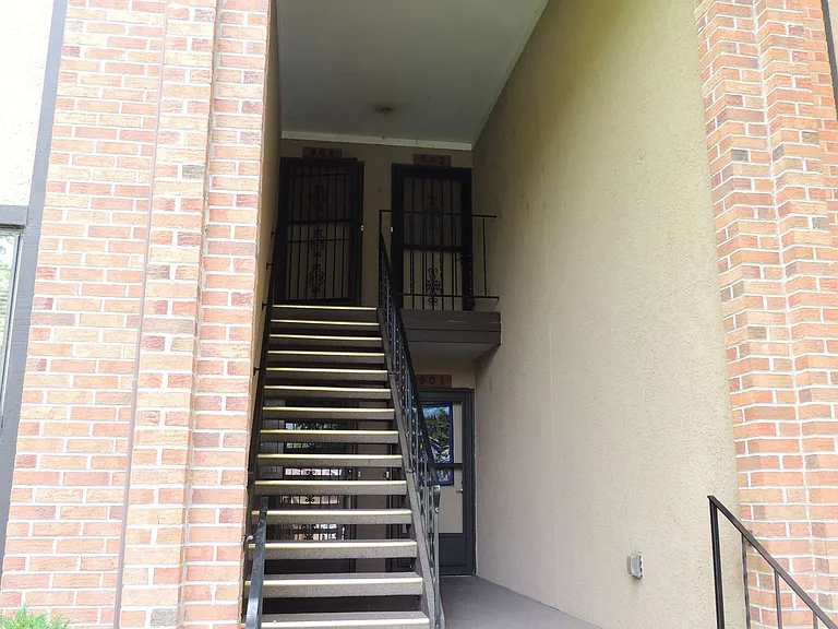 636 Horizon Dr #902 — Photo 2