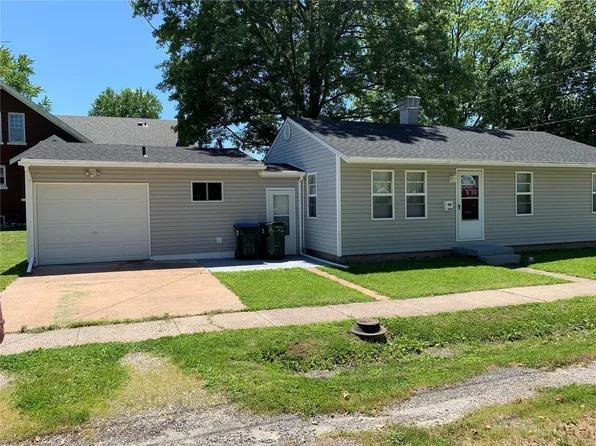 304 Kaskaskia St, New Athens, IL 62264