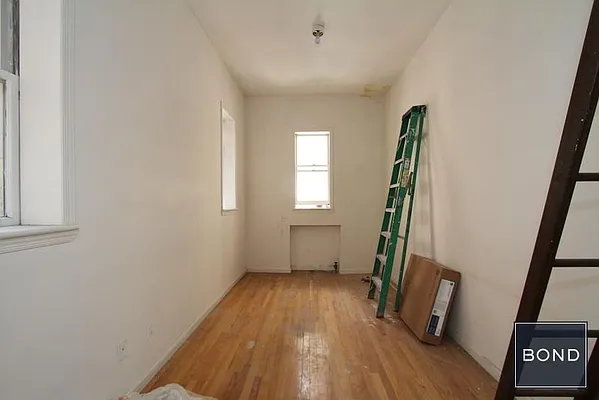 Rented by Bond New York | media 22