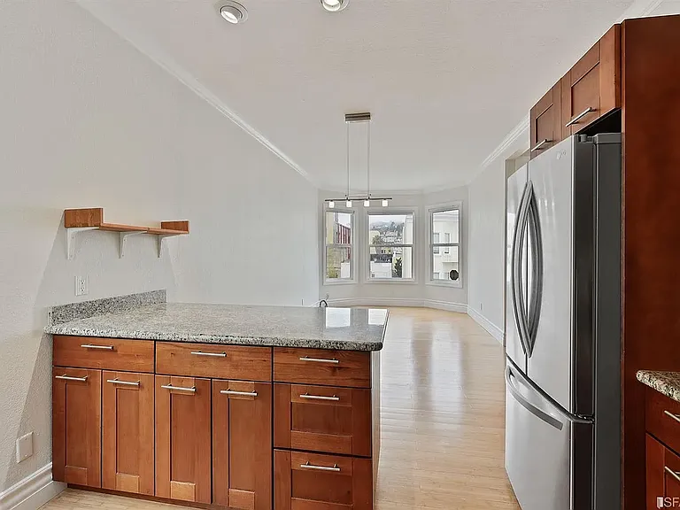 637 Capp St #A — Photo 2