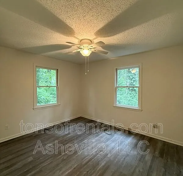 327 Winding Way Ln — Photo 11