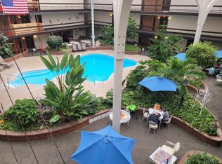 6100 W Stonehedge Dr APT 324, Greenfield, WI 53220