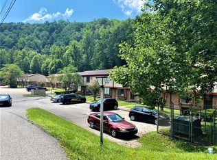 1076 River Rd, Pineville, WV 24874