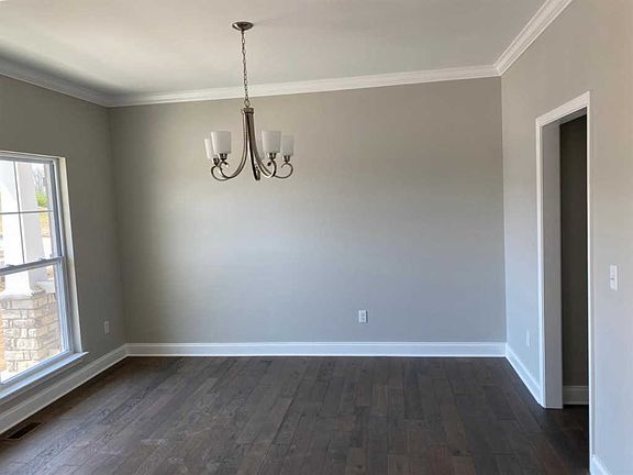 4th image of 612 Shaker Dr