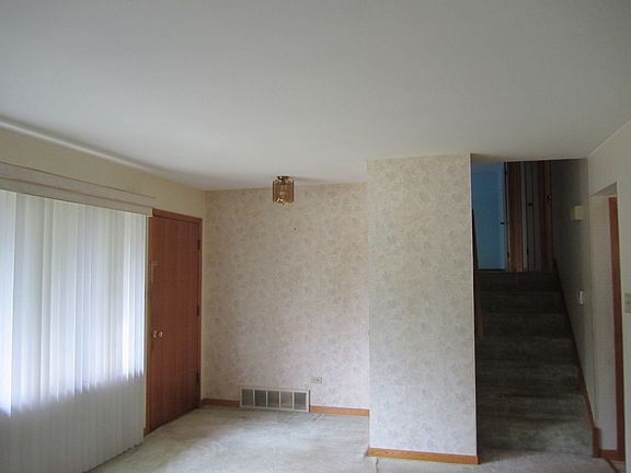 5th image of 7924 S Mayfield Ave