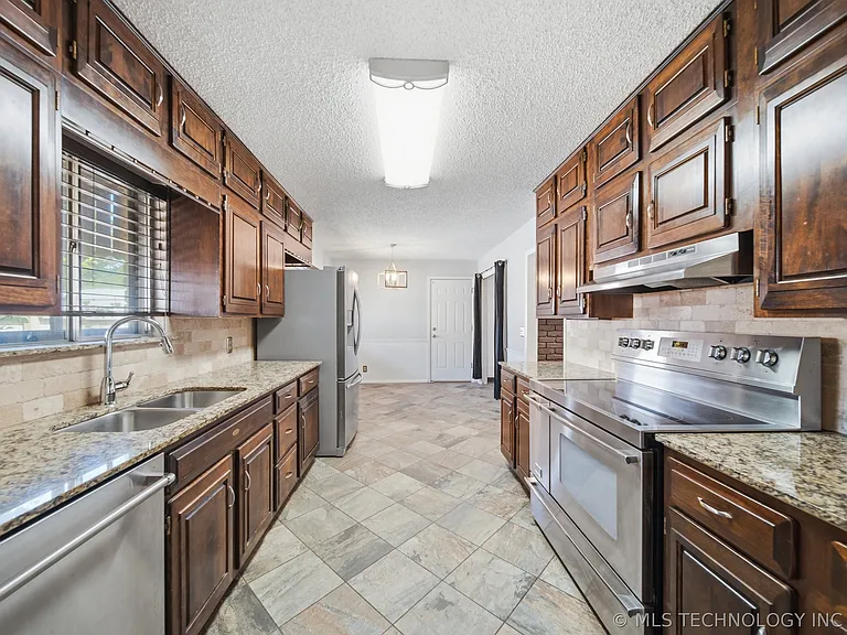 5811 E 61st Pl — Photo 7
