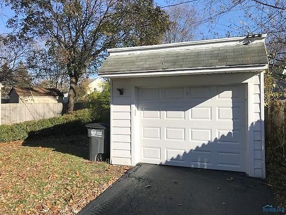 3rd image of 3515 Oakway Dr