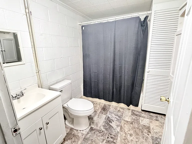 215 N Grayson St #A — Photo 1