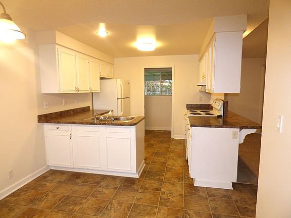 4th image of 4655 Reimann St NE