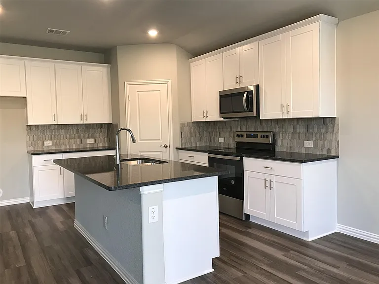 1806 Canyon Ln — Photo 3