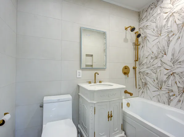 100-25 Queens Boulevard image 32 of 40