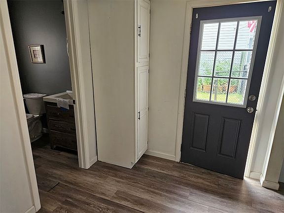 3rd image of 1433 Washington Blvd