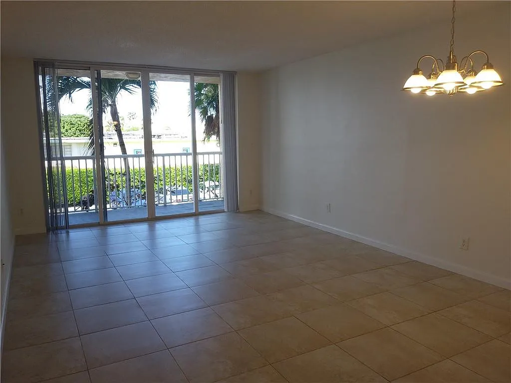 1 bed, 1.0 bath, 727 sqft, $1,975 — Photo 3