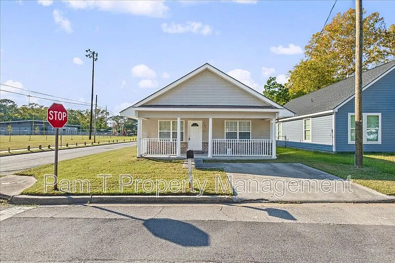 3 bed, 2.0 bath, 1200 sqft, $1,999 — Photo 2
