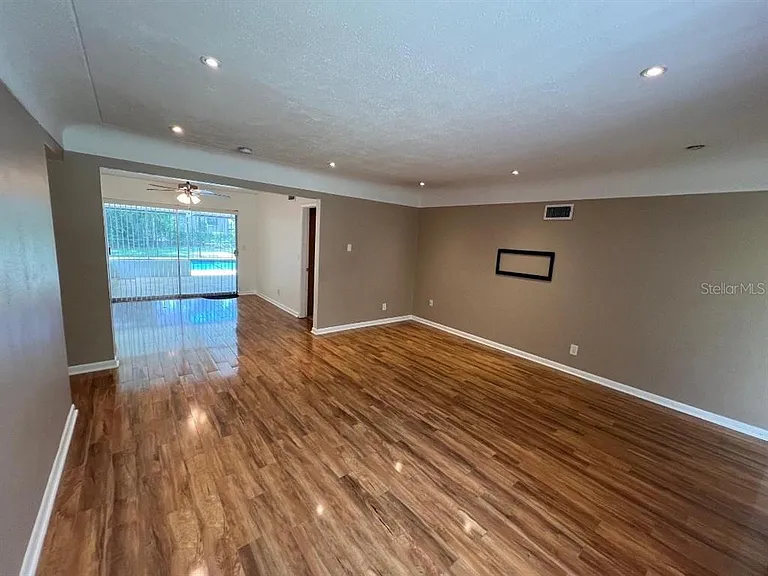 12928 N Oregon Ave — Photo 2