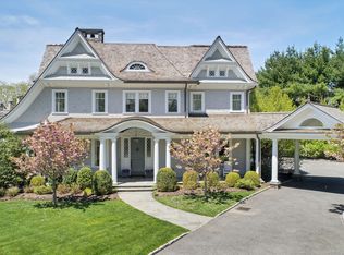 35 Leeward Ln, Riverside, CT 06878