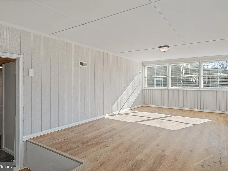 312 N Hammonds Ferry Rd — Photo 55